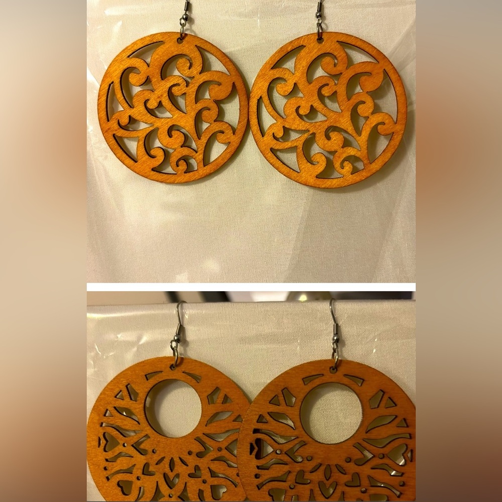 2/$13-2pr Vintage Boho wooden set of earrings.never worn